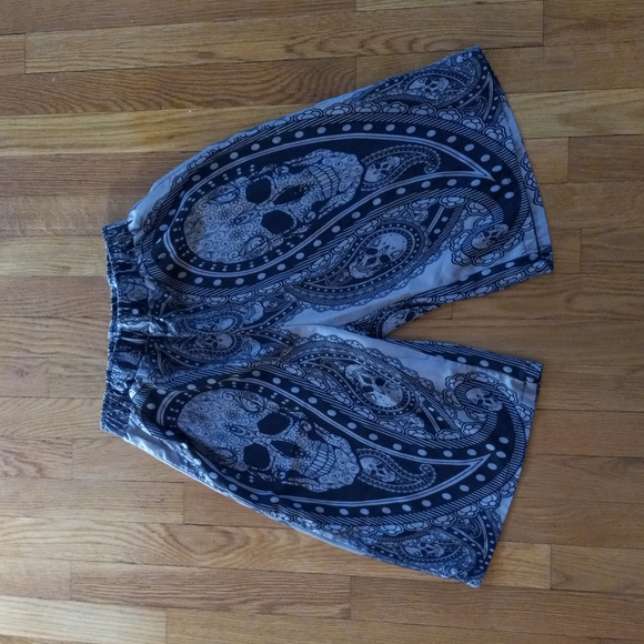 SKULL SHORTS 🚻 small - Picture 2 of 6